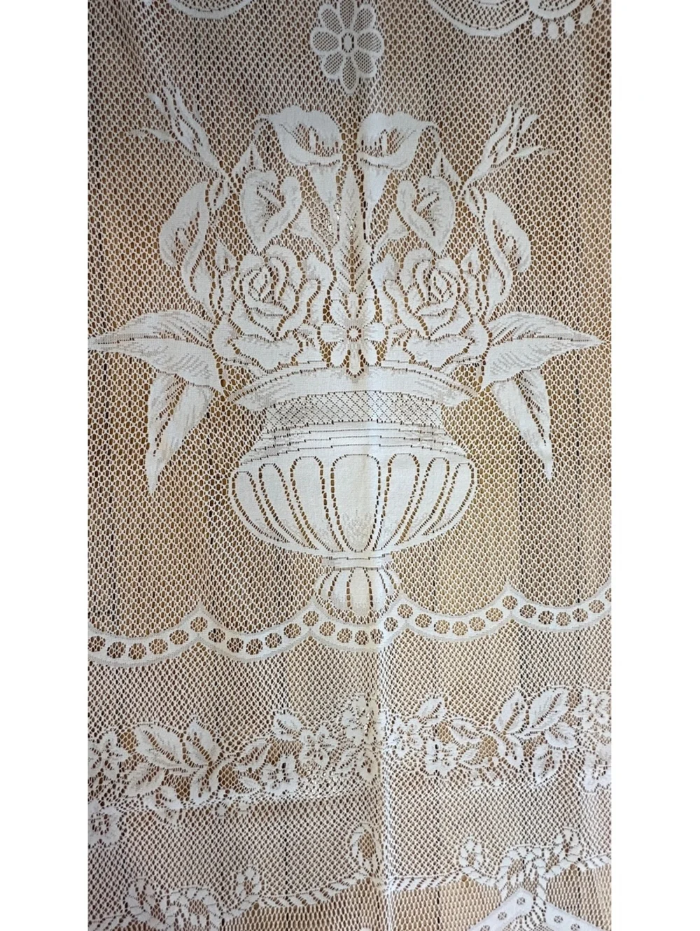 VTG Ivory Quaker Style Lace Tablecloth Floral Calla Lily Cottagecore 63x95 Roses